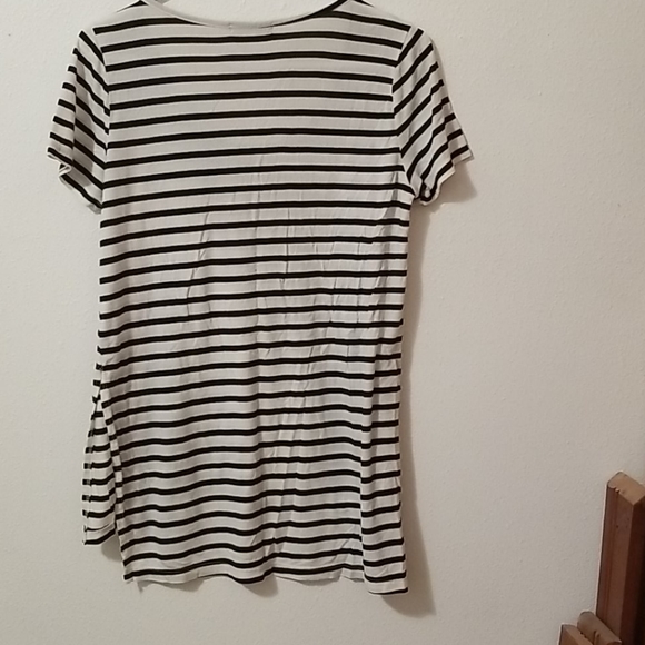 Black and off white striped shirt - Picture 2 of 2